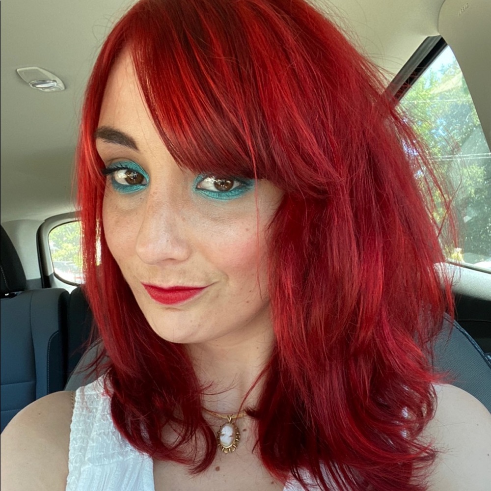 Meet your Posher, Caitlin